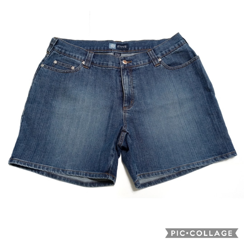 Avenue Denim Shorts Size 16